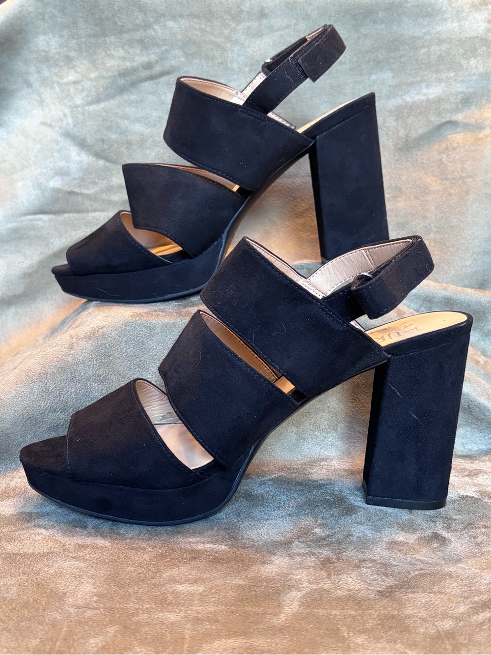 NATURALIZER SZ 8.5 Black Faux Suede Platform Block Heel Strappy/Adjust. Sandals